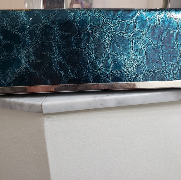 Purse - Picture 2 of 4